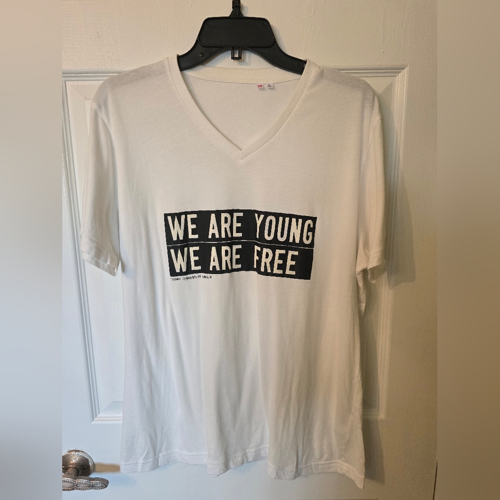 Uniqlo White 'We Are Young We Are Free' V-Neck Size XL